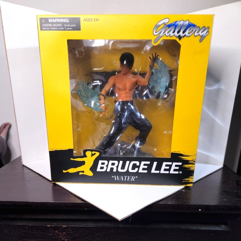 Bruce Lee Water Statue
